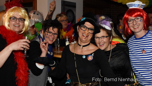 Hier gehts zur Bilderschau! Karneval-2016-Altweiber-Houx