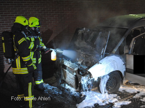 PKW-Brand an der Stadionstr. Niederkr-2016-04-PKW-Brand