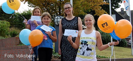 Glückliche Gewinnerinnen VoBa-2016-09-Luftballon