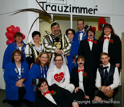 Bilderschau Karneval-2014-Altweiber-Sparkasse